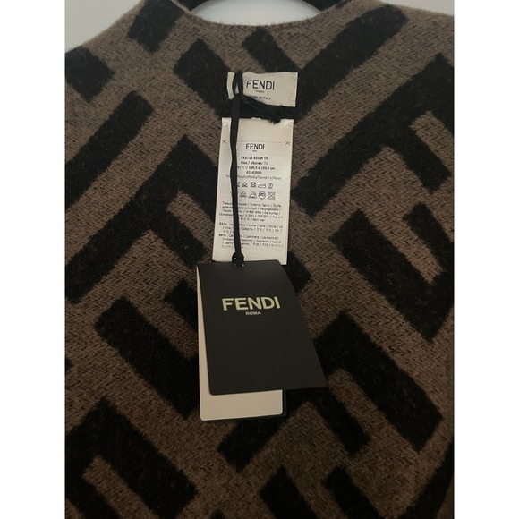 $2100 BRAND NEW FENDI REVERSIBLE WOOL CASHMERE FF LOGO CAPE PONCHO SHAWL NWT - Picture 15 of 16